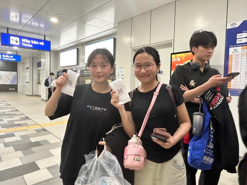 Metro ngưng bán vé giấy: Người hào hứng vì không còn chờ lâu như trước- Ảnh 9.