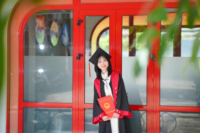Cô gái 'triệu view' tốt nghiệp thủ khoa với điểm GPA 4.0- Ảnh 2.