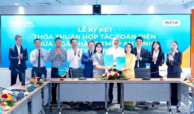 ABBANK hợp tác MISA, thúc đẩy hệ sinh thái tài chính số cho doanh nghiệp SME - Ảnh 1.