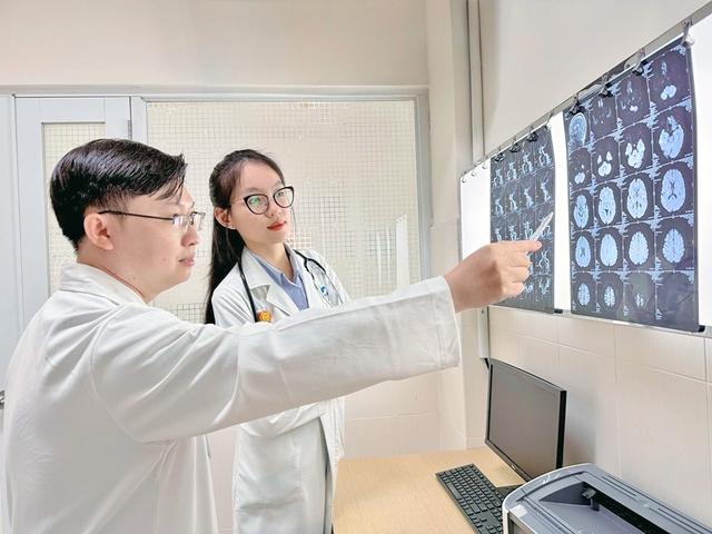 Khi từng giây quyết định sự sống còn trong cấp cứu đột quỵ- Ảnh 2.