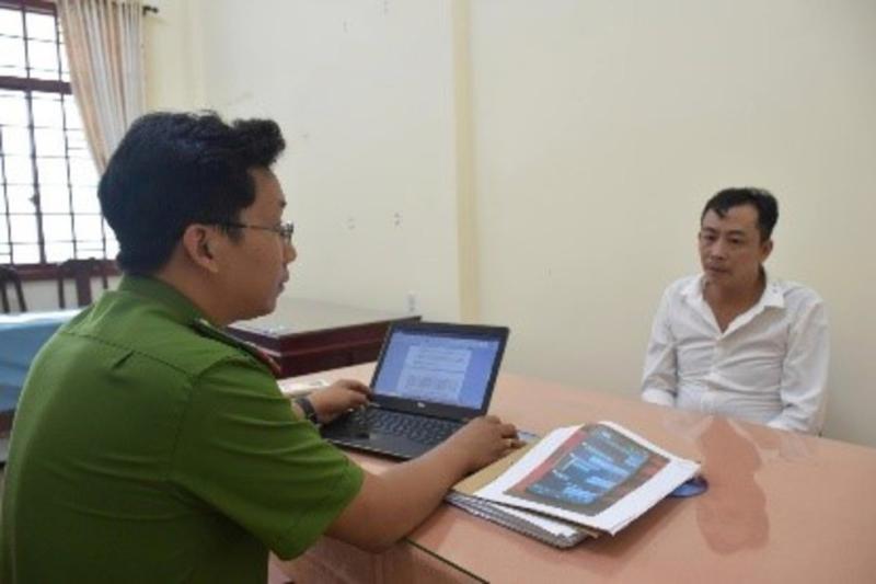 Khởi tố 'tú ông' môi giới mại dâm trong nhà nghỉ ở Vĩnh Long- Ảnh 1.