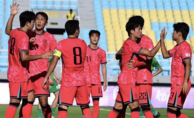 U.23 Indonesia hòa như thua đội Lào: HLV bức bối, sếp lớn ra chỉ thị khẩn- Ảnh 2.