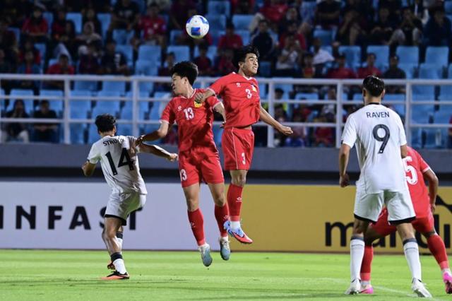 U.23 Indonesia hòa như thua đội Lào: HLV bức bối, sếp lớn ra chỉ thị khẩn- Ảnh 1.