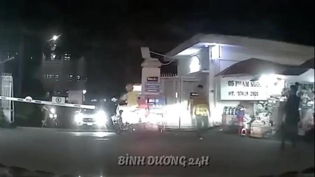 Khoảnh khắc CSGT mở đường đưa thai phụ vỡ ối đi sinh nhận 'triệu tim'- Ảnh 1.