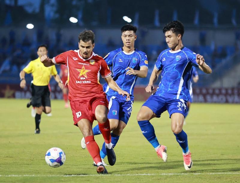 Sao U.23 Việt Nam Lê Viktor thành ‘gà son’, kiến tạo phút 90+7: Hà Tĩnh thắng nhọc Quảng Ninh- Ảnh 2.