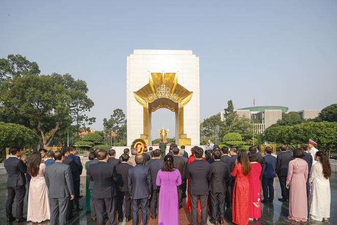 Đại biểu Đảng bộ MTTQ, các đoàn thể T.Ư vào Lăng viếng Chủ tịch Hồ Chí Minh- Ảnh 5. Đại biểu Đảng bộ MTTQ, các đoàn thể T.Ư vào Lăng viếng Chủ tịch Hồ Chí Minh- Ảnh 5.