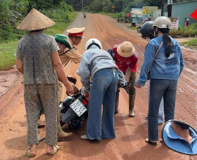 Đồng Nai: Khẩn trương khắc phục sạt lở đất trên quốc lộ 14C- Ảnh 2.