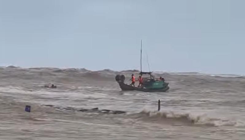 Vụ 2 tàu cá chìm tại Quảng Trị: Gặp lại người hùng Vietship 01- Ảnh 4.