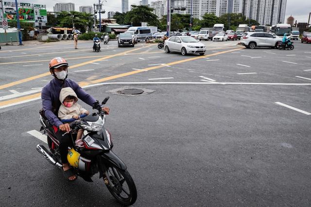 Sở Xây dựng: 'Vạch kẻ đường, biển báo ở TP.HCM rõ ràng, không bị xuống cấp' - Ảnh 3.