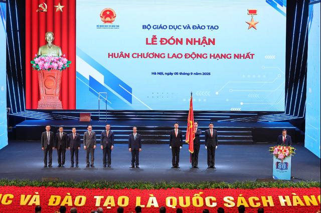 Kỷ niệm 80 năm truyền thống ngành Giáo dục và khai giảng năm học 2025-2026 - Ảnh 3.