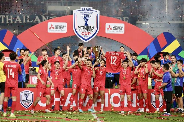 Bảng xếp hạng FIFA: Đội tuyển Việt Nam rớt 1 bậc, xếp trên Indonesia và bỏ xa Malaysia- Ảnh 1.