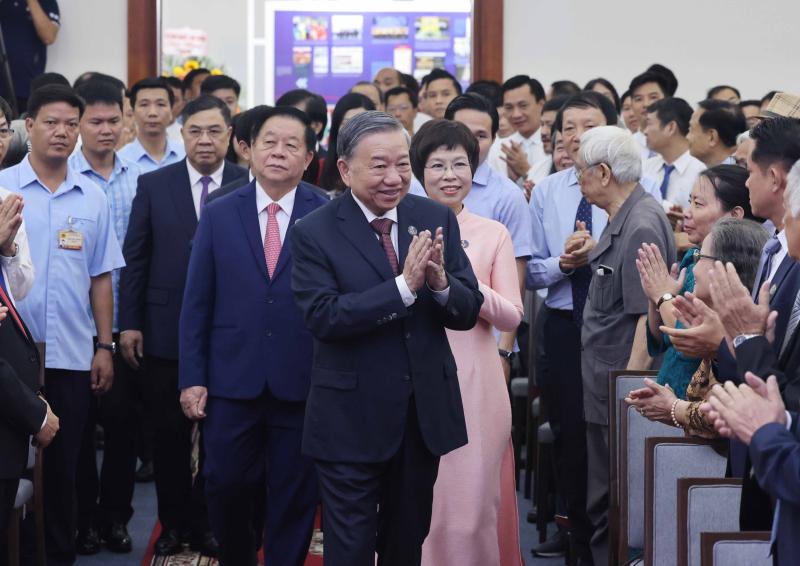 Tổng Bí thư: TTXVN cần không ngừng tự đổi mới để phát triển- Ảnh 1.