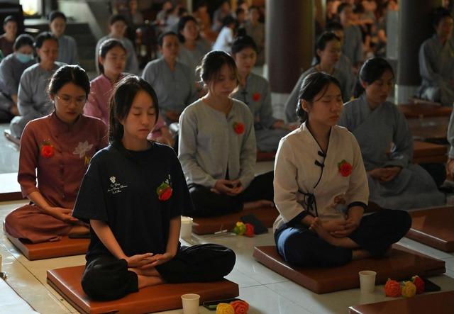 Vu lan 2025: Báo hiếu không chỉ là lời nói, mà là cách ta sống mỗi ngày - Ảnh 2.