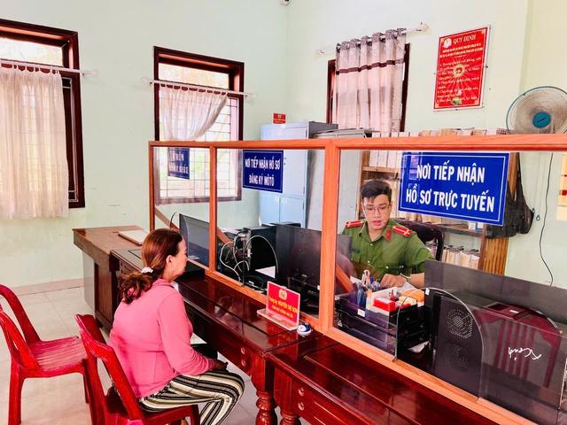 Giữ Tổ quốc bình yên: Thượng úy trẻ giữ bình yên cho làng biển Xuân Cảnh- Ảnh 2.