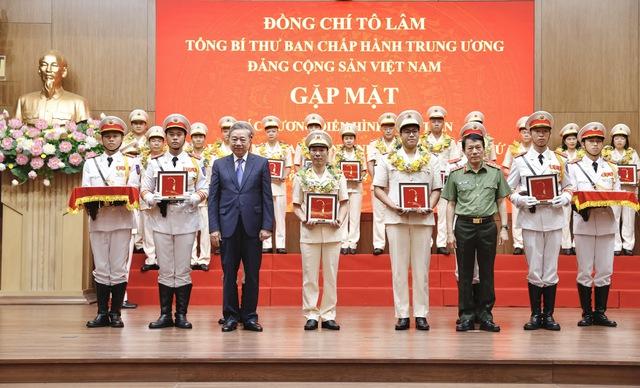 Giữ Tổ quốc bình yên: Thượng úy trẻ giữ bình yên cho làng biển Xuân Cảnh- Ảnh 1.