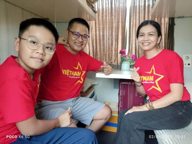 Hào khí trên chuyến tàu SE3 nhân dịp Quốc khánh 80 năm độc lập của dân tộc - Ảnh 4.