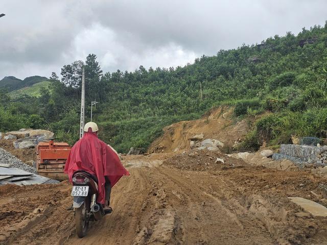 Dự án sửa chữa taluy đường Trường Sơn Đông ngổn ngang, chậm tiến độ- Ảnh 3.
