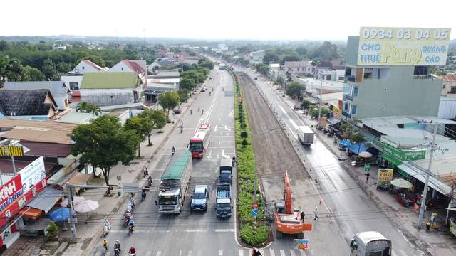 Quốc lộ 14 ở Đồng Nai vá mãi vẫn hư, như 'giăng bẫy' người đi đường- Ảnh 8.