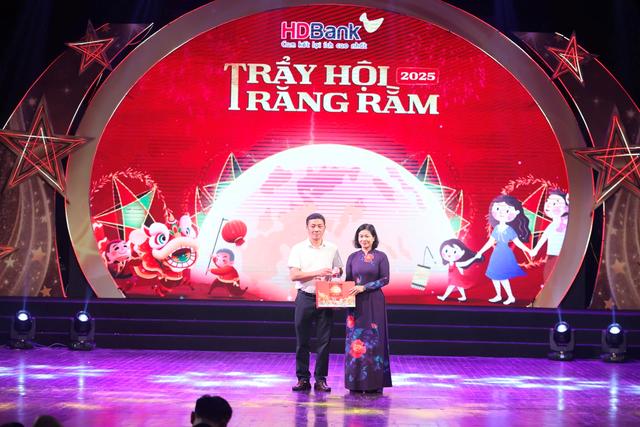 HD Bank - Trái tim sẻ chia cùng ‘Trẩy hội trăng rằm’- Ảnh 1.
