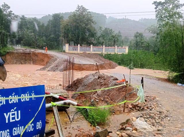 Sạt lở nhiều nơi, Đà Nẵng yêu cầu thủy điện điều tiết, xả lũ tránh đột biến- Ảnh 1.