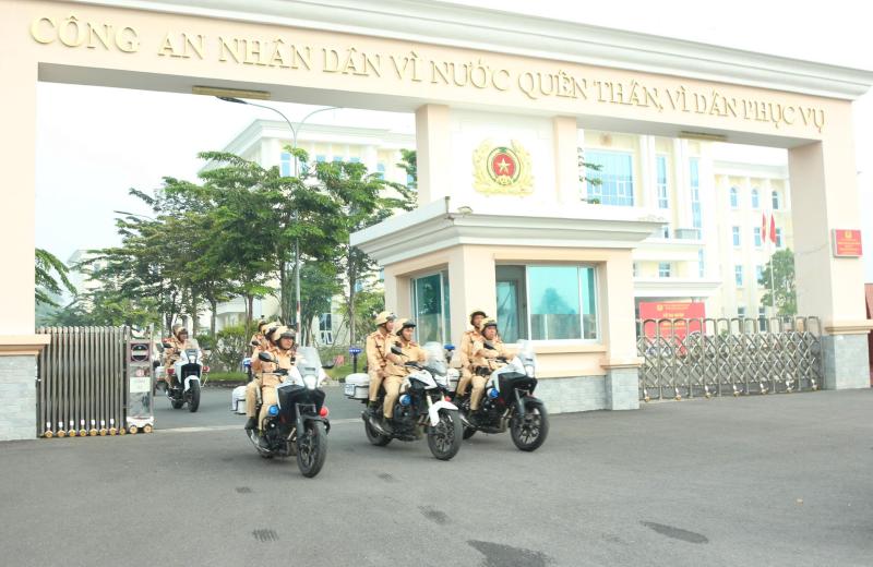 CSGT TP.HCM ra quân cao điểm xử lý vi phạm nồng độ cồn, ma túy- Ảnh 1.