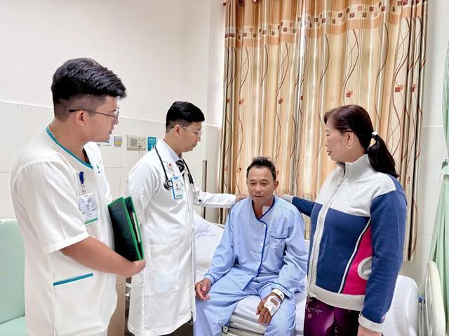 Choáng váng ngất xỉu, phát hiện ngưng tim nguy kịch- Ảnh 1.