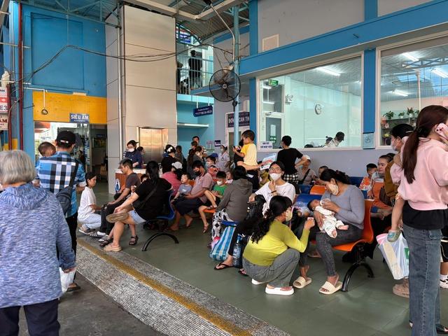Bệnh hô hấp tăng mạnh, những dấu hiệu ba mẹ cần đưa con đến bệnh viện ngay- Ảnh 2.