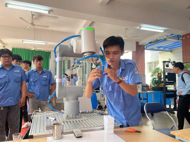 TP.HCM đặt mục tiêu trở thành trung tâm GDNN hàng đầu ASEAN - Ảnh 1.