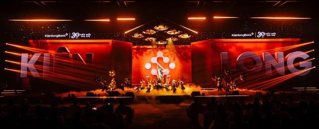 KienlongBank bùng nổ ‘concert công nghệ’, viết tiếp hành trình 30 năm kết nối giá trị - Ảnh 2.
