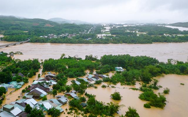 Vì sao nước sông Vu Gia – Thu Bồn vượt đỉnh lũ lịch sử Giáp Thìn 1964? - Ảnh 1.
