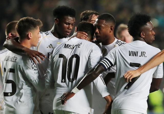 Real Madrid ‘nghiền nát’ đội tí hon Kairat, vì sao Liverpool bị tước phạt đền phút 89?- Ảnh 1.