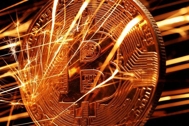 Giá Bitcoin 'nhảy múa' giữa thương chiến Mỹ - Trung - Ảnh 1.