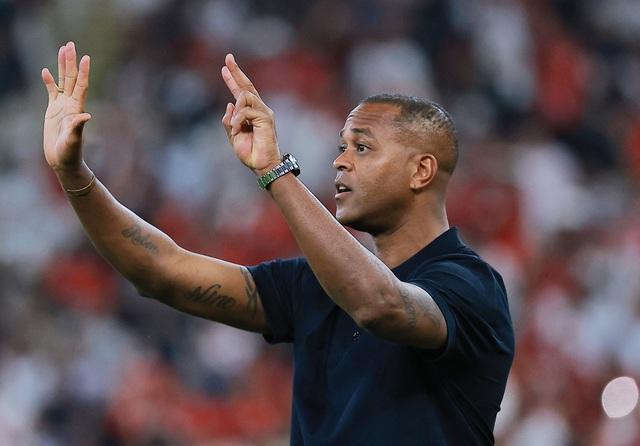 Sốc: HLV Kluivert và ê kíp Hà Lan bị sa thải, đội tuyển Indonesia vẫn đặt mục tiêu khủng- Ảnh 1.