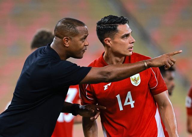 Báo Indonesia cùng CĐV đòi sa thải HLV Kluivert, VAR và trọng tài Trung Quốc bị chỉ trích thậm tệ- Ảnh 1.