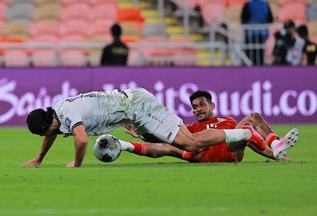 Indonesia thua đau đớn Iraq, giấc mơ World Cup 2026 tan thành mây khói: HLV Kluivert cay đắng- Ảnh 2.