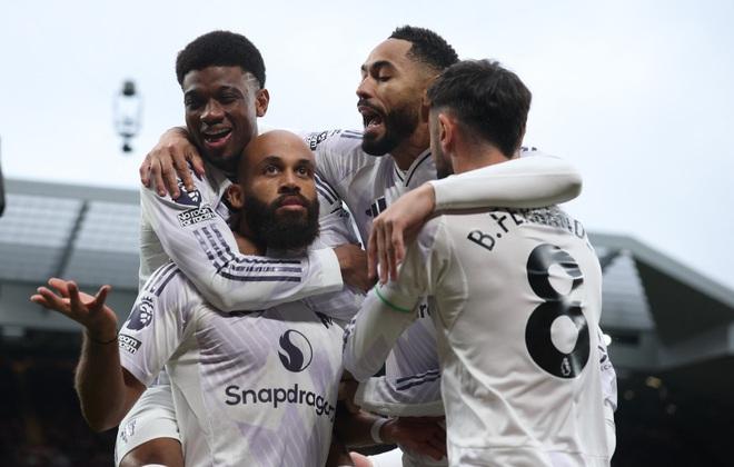 HLV Amorim tung đội hình cực dị, M.U khiến Liverpool thua cay đắng ngay trên sân Anfield- Ảnh 1.