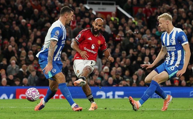 HLV Amorim hành động ‘lạ’ chưa từng thấy, M.U đè bẹp Brighton bằng lối đá khó tin  - Ảnh 3.