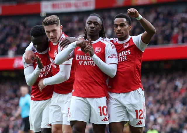 Man City bại trận vì 'quái vật' Haaland mất tích, Arsenal bứt tốc bỏ xa Liverpool - Ảnh 2.