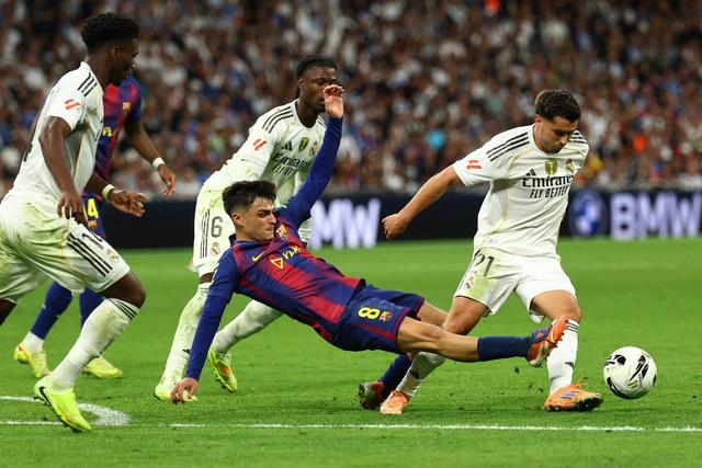 Real Madrid đánh bại Barca ở ‘Siêu kinh điển’: Mbappe cực hay, VAR gây tranh cãi- Ảnh 5.