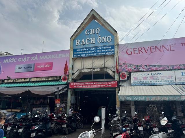 Đời chợ ở TP.HCM: Mùi cá và ký ức 21 năm ở chợ Rạch Ông - Ảnh 1.