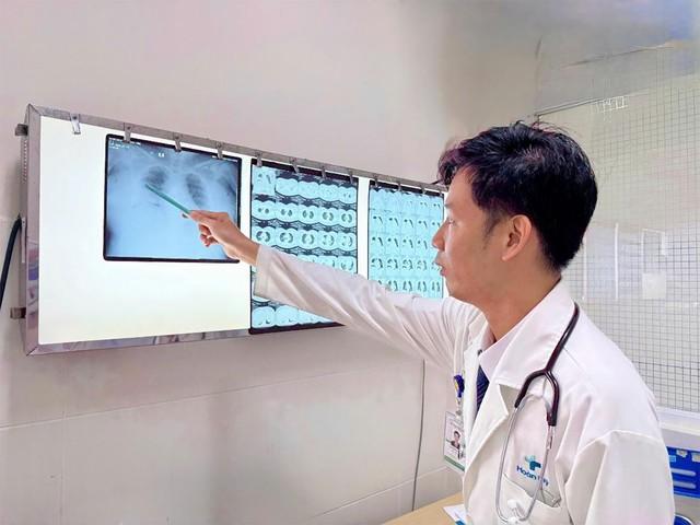 Viêm phổi biến chứng suy đa tạng, nữ du khách Úc nguy kịch- Ảnh 1.