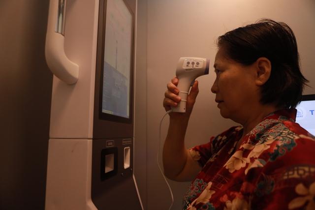 TP.HCM thí điểm 'Trạm công dân số": Người dân làm thủ tục hành chính tại nhà - Ảnh 1.