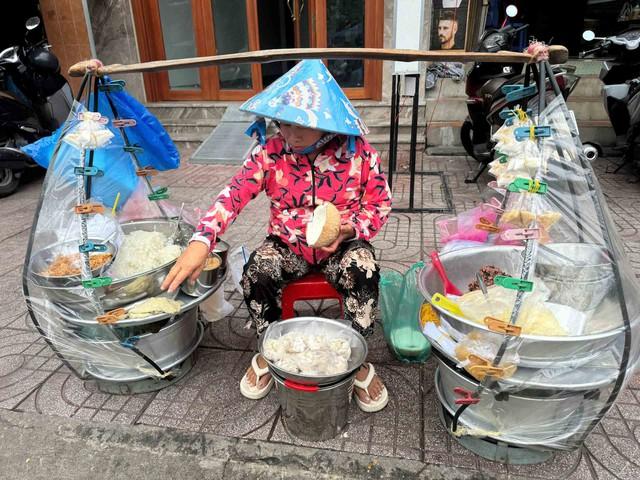 Đời chợ ở TP.HCM: Chợ xưa chưa xa, người xưa còn đó - Ảnh 3.