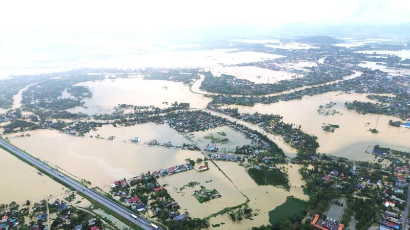 Hơn 15 . 000 Nhà dân ở thanh hóa chìm trong biển nước do mưa lũ - Ảnh 6.