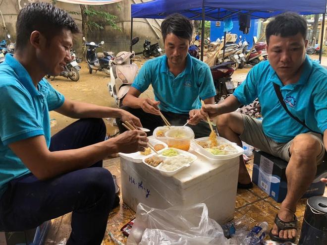 Hơn 2 . 200 Xe máy được sửa xe miễn phí cho bà con vùng lũ Thái Nguyên - Ảnh 5.