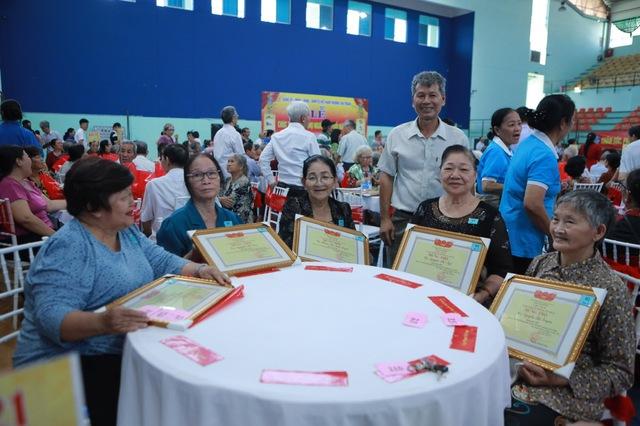 Trang trọng lễ mừng thọ 803 cụ ông, cụ bà ở TP.HCM- Ảnh 1.