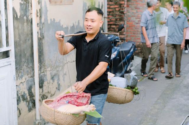 Độc lạ nhà trai mang 20 kg thịt heo, buồng cau, 1 kg chè sang nhà gái - Ảnh 1.