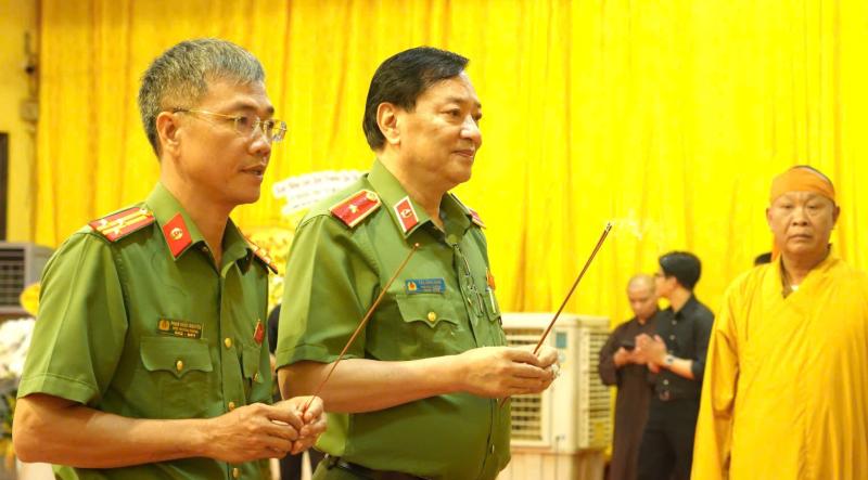 Các đoàn viếng tang trưởng lão hòa thượng Thích Trí Tịnh tại chùa Vĩnh Nghiêm - Ảnh 3.