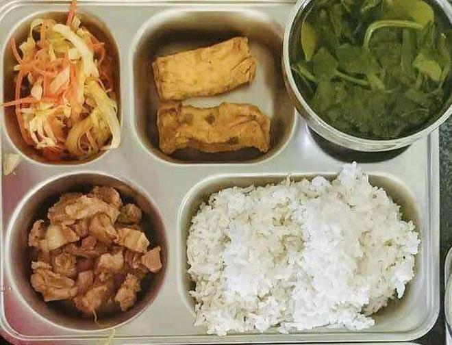Có gì trong suất ăn bán trú giá 14.000 đồng và17.000 đồng ở trường làng Quảng Trị?- Ảnh 8.