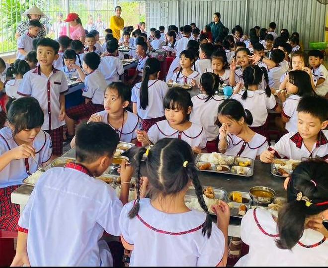 Có gì trong suất ăn bán trú giá 14.000 đồng và17.000 đồng ở trường làng Quảng Trị?- Ảnh 14.
